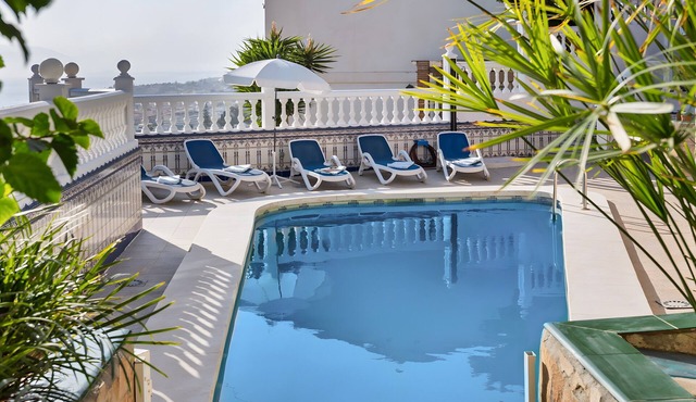 Villa 'Miramar' with Sea Views, Wi-Fi and Air Conditioning