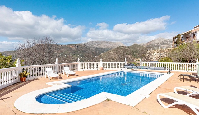 Villa 'Mirador' with Lake View, Wi-Fi and Air Conditioning