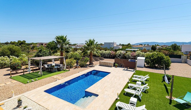 Villa Nimaf in Marratxí with Pool and Garden in Planera