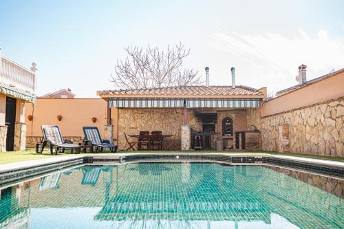 Villa Oropéndola para familias, a pocos minutos de Granada, Piscina agua salada, Parking privado, Barbacoa, Chimenea, 14 pax