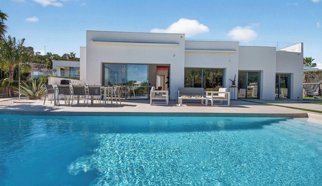 Villa PinkBirdie de Luxe. Frontline Golf Las Colinas Piscine Rooftop Bali Lounge