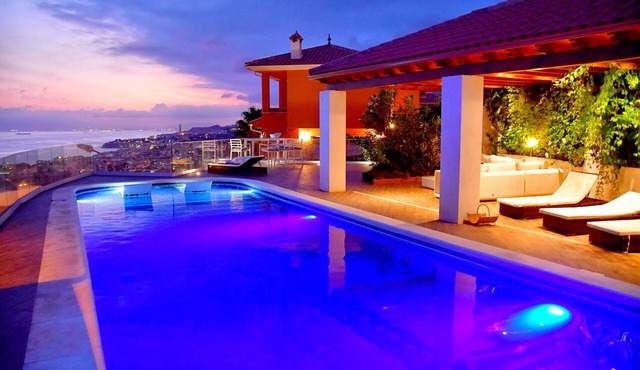 Villa Rincon del Mar, Heated Pool, 180° Panoramic Sea View, Walk to Beach, Fiber