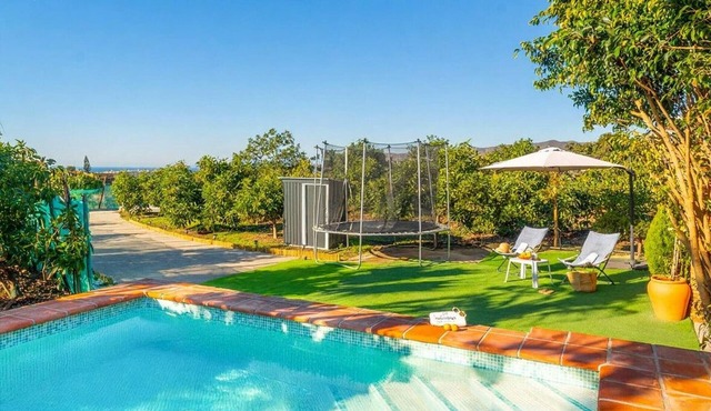 Villa Rocío: Private retreat with pool, pets welcome, 5 min from the beach
