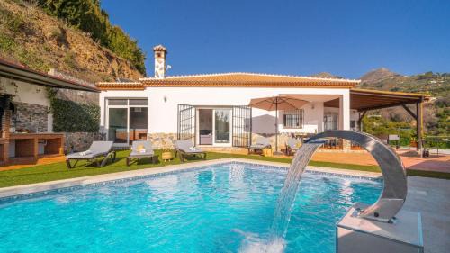 Villa Rosa de Cómpeta Canillas de Albaida by Ruralidays
