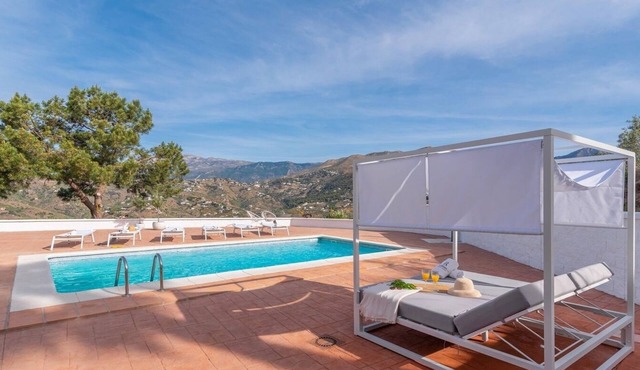 Villa Tres Flores Cómpeta by Ruralidays