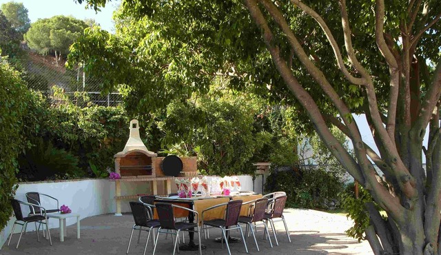 Villa with 11 bedrooms, Private Pool, near Restaurants & Golf.