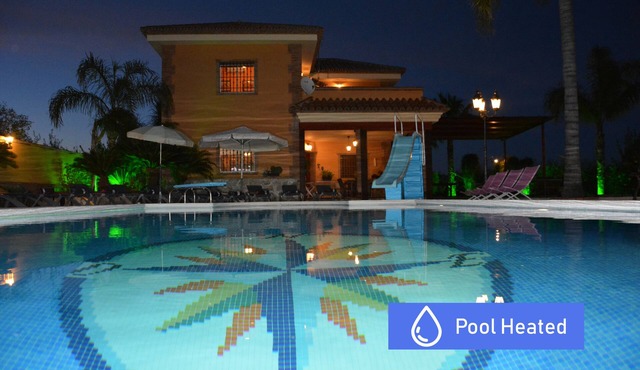 Villa with private heated pool garden, free wifi, up to 12 person