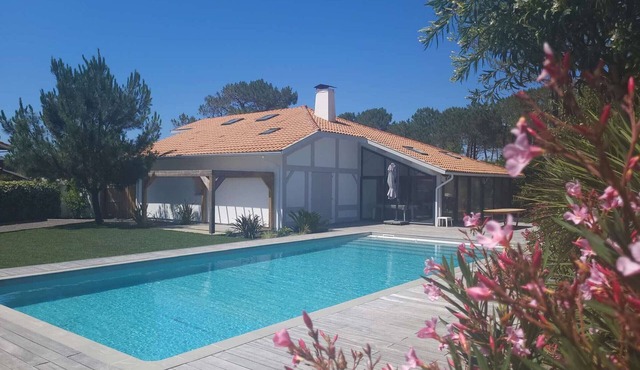 Villa with pool - 11 guests, 300m from beach in Biscarrosse