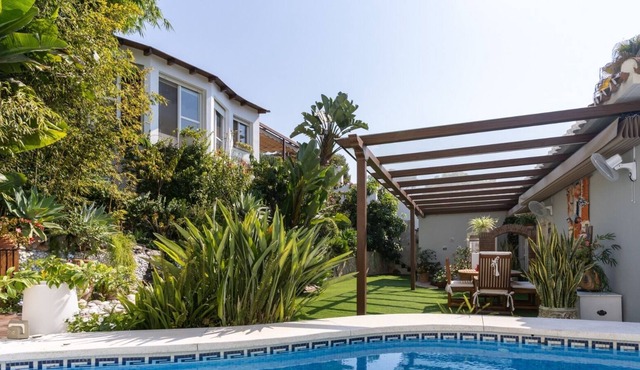 Villa with pool and private garden