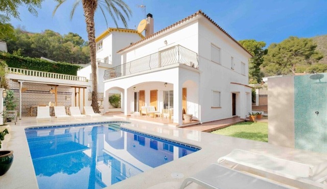 Villa with Pool, Just Renovated | Bellamar by Palmera in Castelldefels