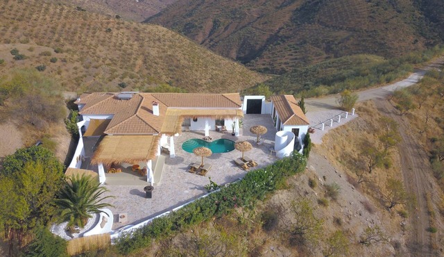 Villa with pool in the Axarquía mountains