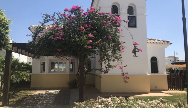 Villa with private pool on La Torre Golf Resort (5/10 min walk from town centre)