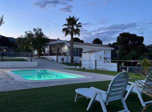 Villas de lujo - El Descanso Cazorla - Piscina, Barbacoa, Terraza y Parking incluido