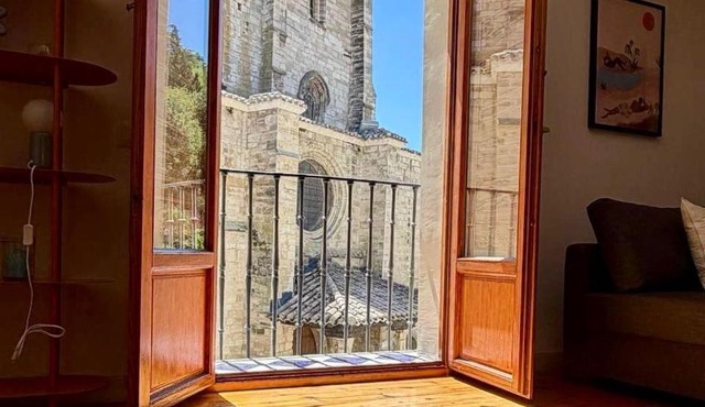 Vista Iglesia de San Esteban rozando el castillo de Burgos