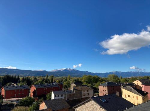 Vistas Únicas a los Pirineos, para 7-8 personas! Tensi Home Llivia in Llivia