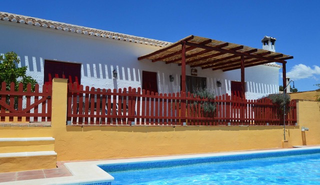 Warm holiday home with private pool in Andalucia center