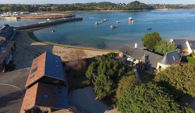Waterfront small weddings, family reunions and corporate seminars in Paimpol