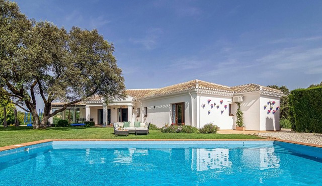 Welcome to vacation in this attractive vacation home with pool and impressive panoramic mountain vie