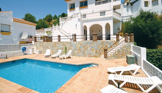 Welcome to "Villa de Vistas". Escape the daily grind with a relaxed, authentic Spanish experience wi