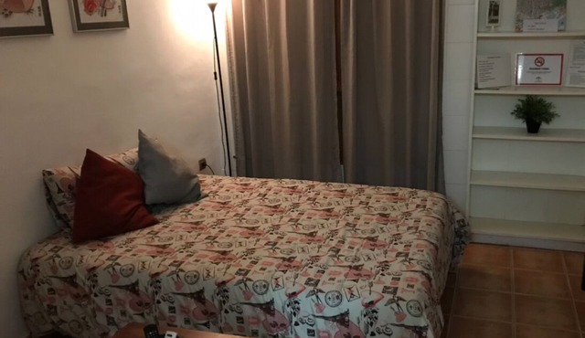 Welcoming 2-bedroom studio with AC in Malaga city center
