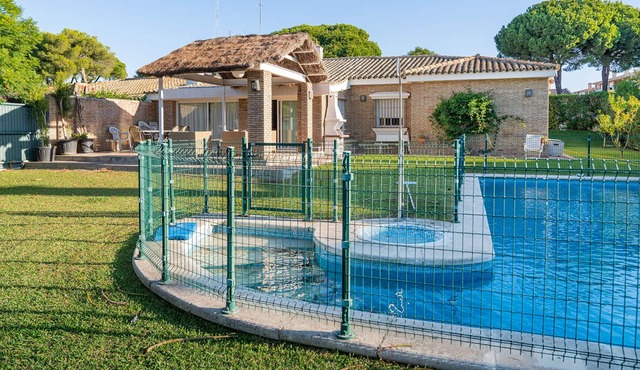 Wonderful villa with private pool in Vistahermosa urbanization