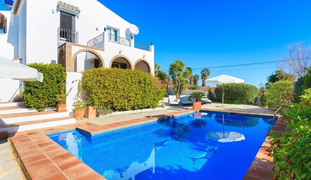 Wonderful private villa for 6 guests with WIFI, A/C, private pool, TV and patio