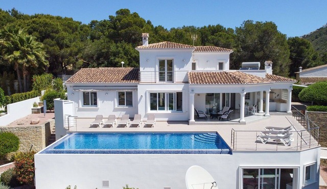 Wonderful private villa for 8 people with private pool, WIFI, A/C, TV and terrace in Teulada