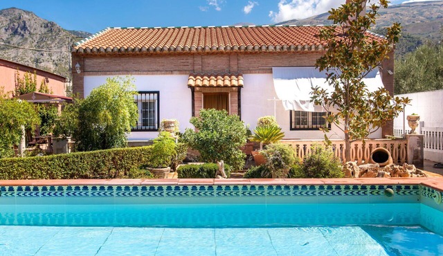 Wonderful private villa for 6 guests with A/C, WIFI, private pool, TV and patio