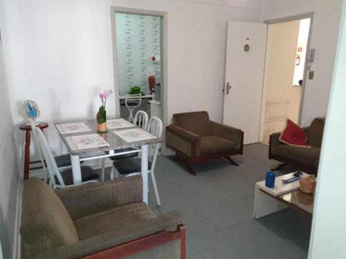 Apartamento Praia da Enseada Guarujá Localização Ótima in Guaruja