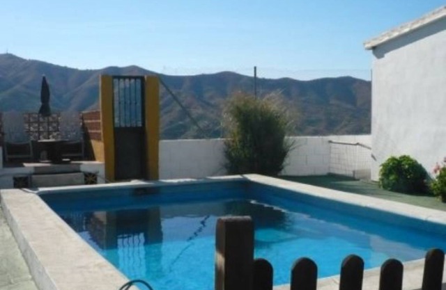 House - 4 Bedrooms with Pool and WiFi - 108797