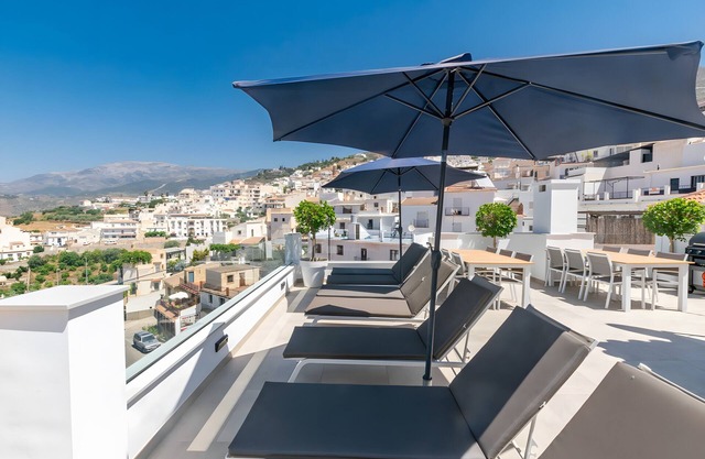 Luxury Apartment with Mountain View, Garden & Wi-Fi