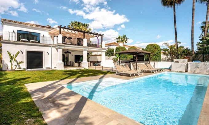 Guadalmina Villa | 350 m² Villa ∙ 6 bedrooms ∙ 12 guests