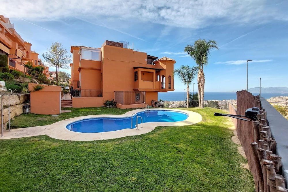 Torre de Benagalbon Apartment | On the coastal hills of Rincon de la Victoria welcomes you this large and comfortable apartment with