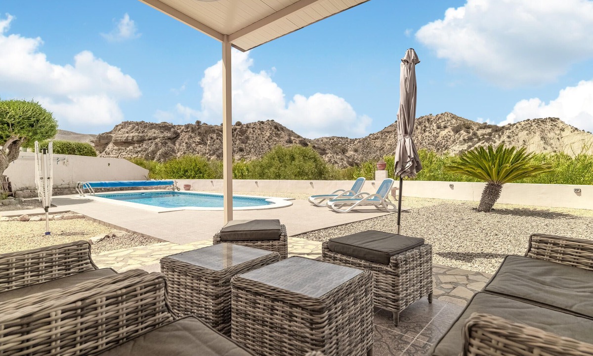 Arboleas House | Spend an unforgettable holiday in this beautiful holiday home with pool and great panoramic views.