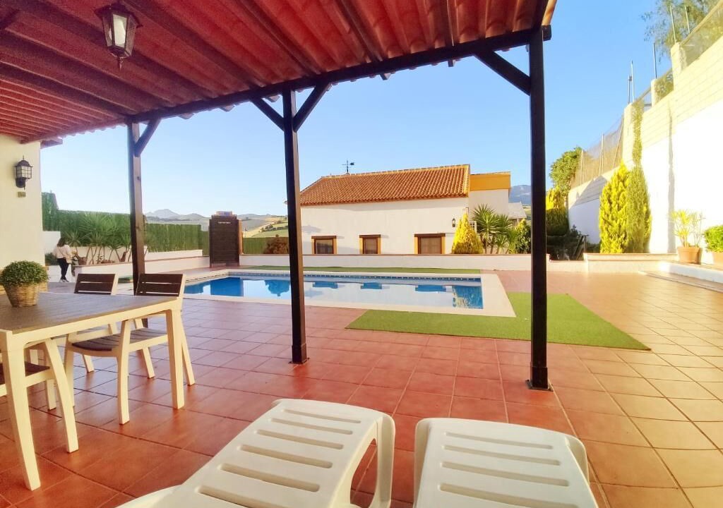 Casabermeja House | Holiday Home 'Country House' with Mountain View, Wi-Fi and Air Conditioning