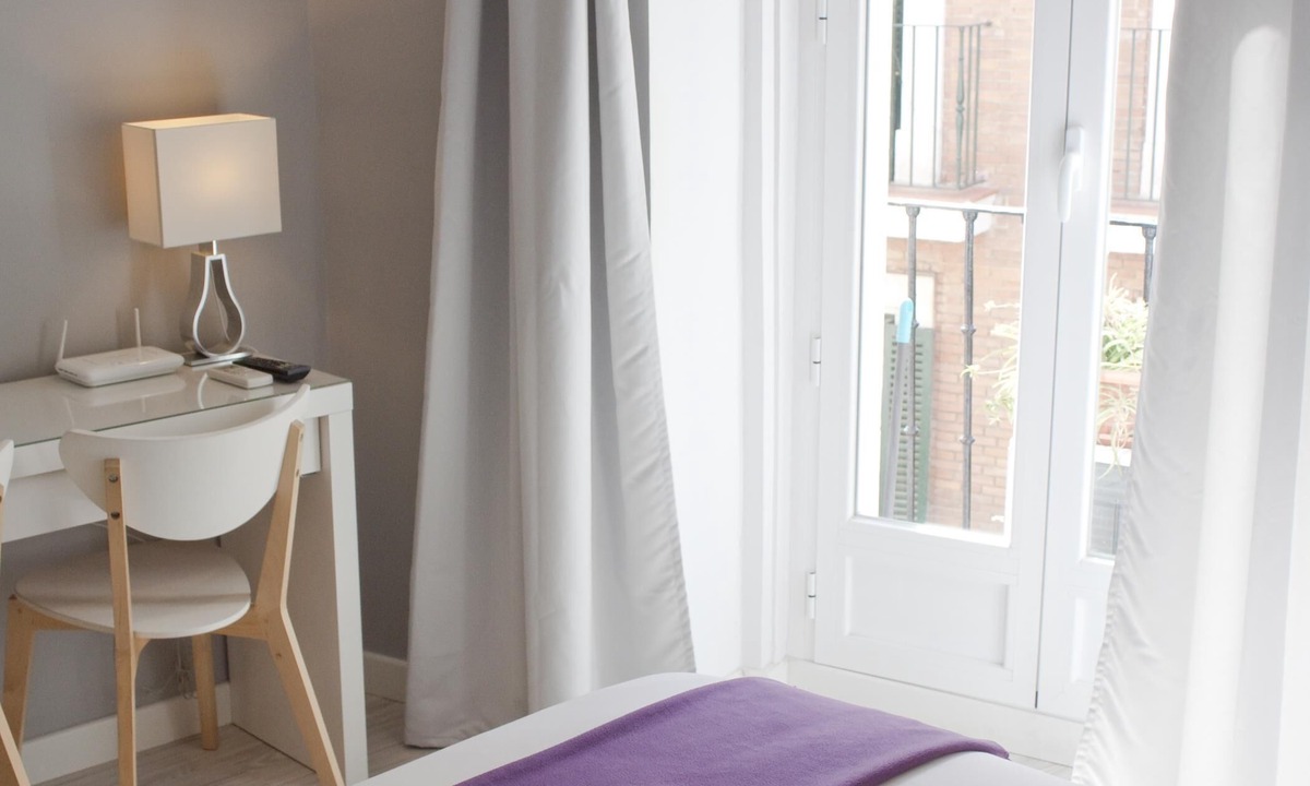 Barrio de las Letras Apartment | Cozy upscale apt museum mile AC