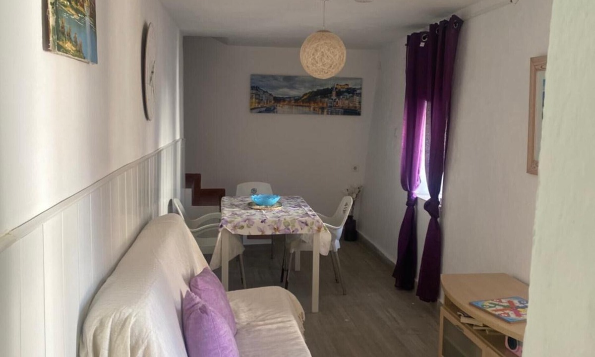Iznate House | Holiday Home 'Nora' with Mountain View, Wi-Fi and Air Conditioning