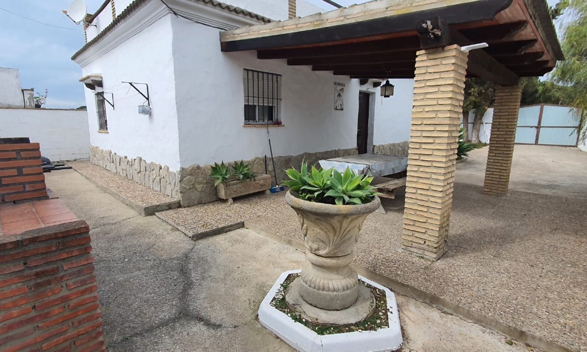 Conil de la Frontera Hotel | Samuel house with community pool and porch