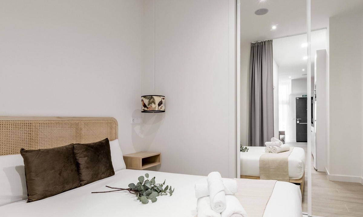 Tetuan Apartment | Charming Madrid Castilla V - Studio for 3 people