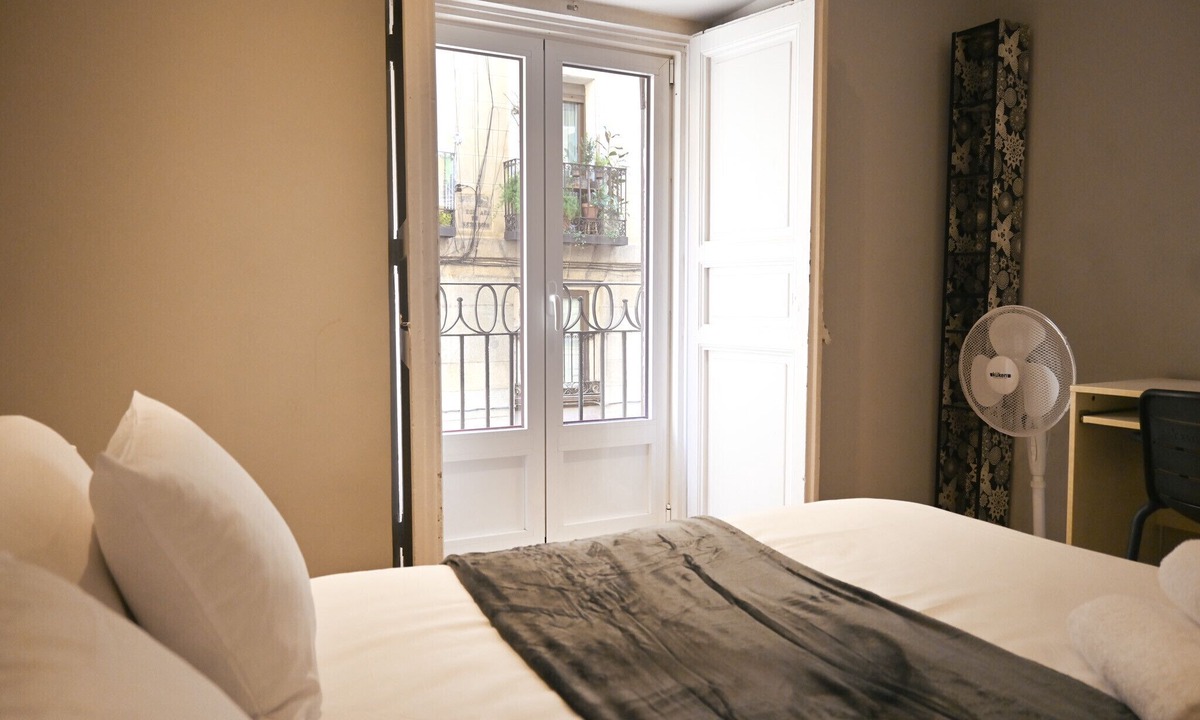 Barrio de La Latina Apartment | Central and spacious 4-bedroom home in La Latina