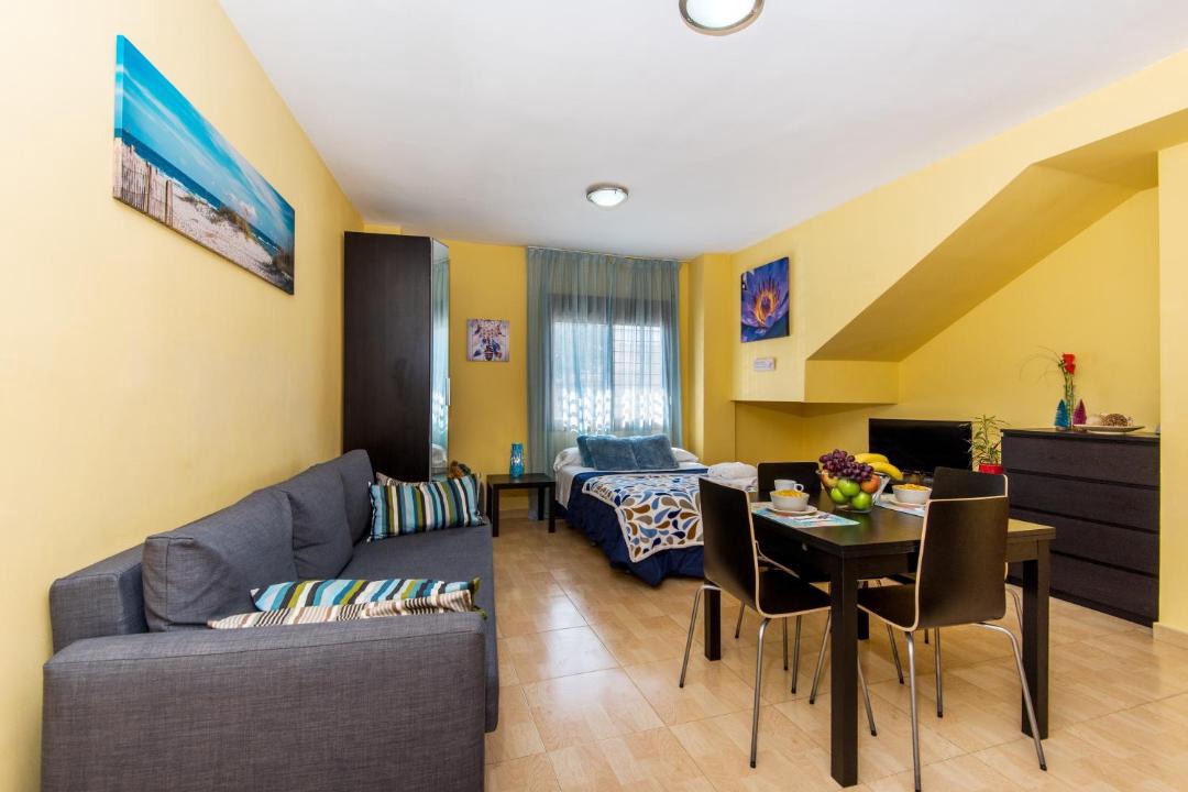 Bailen-Miraflores Apartment | Estudio Malagasol