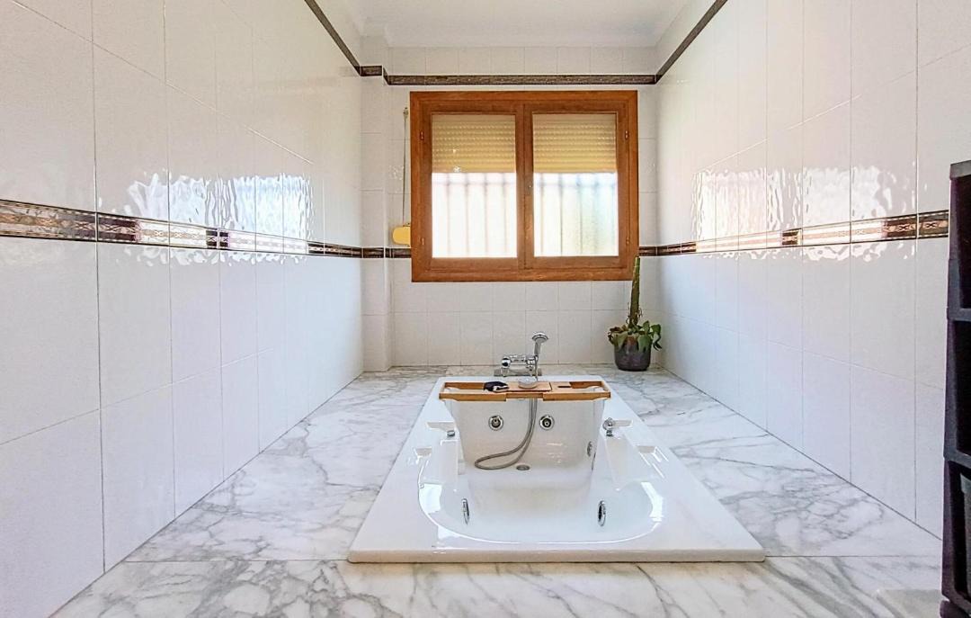Churriana House | Amazing Home In Malaga