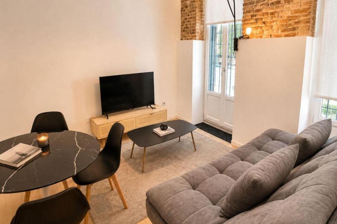Las Acacias Apartment | Madrid Stay Near Metro