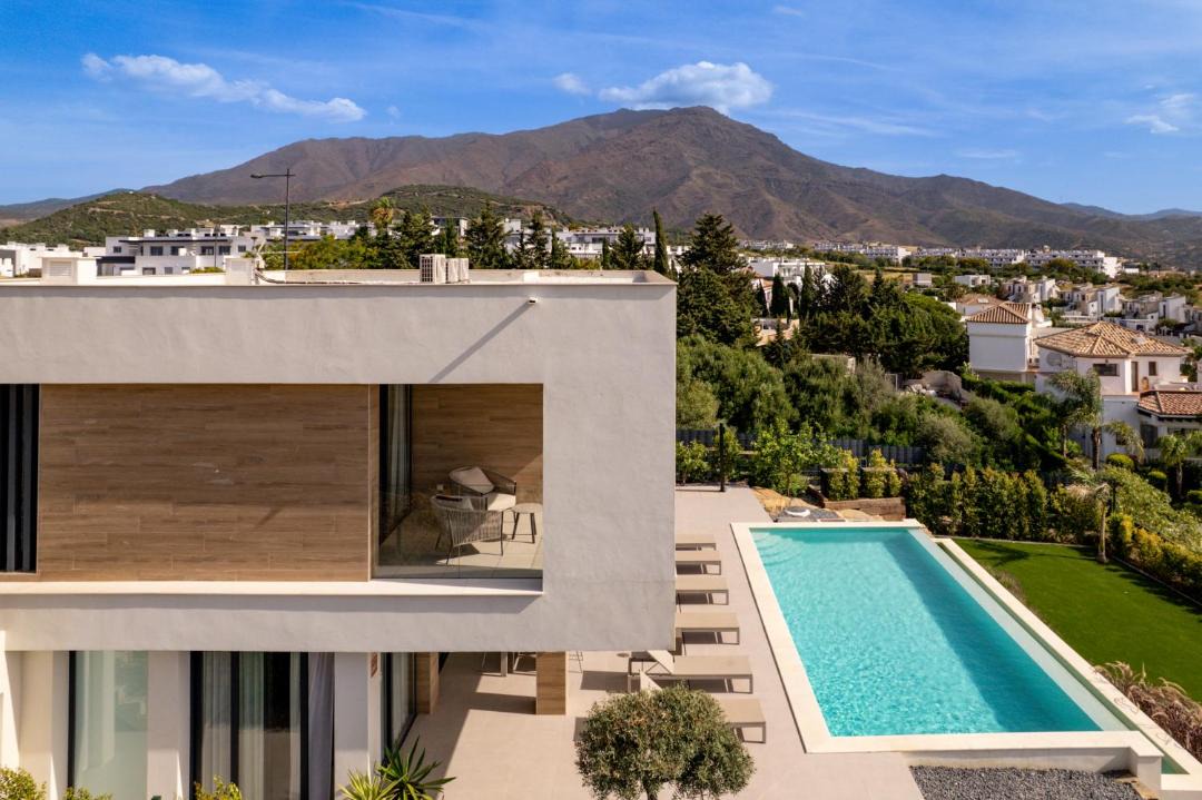Estepona Villa | Golf & Seaview Villa with Heated Private Pool