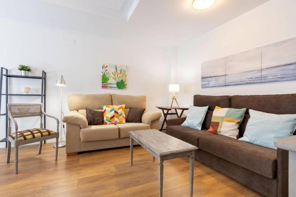 Triana Apartment | Triana Pages Oasis by Valcambre