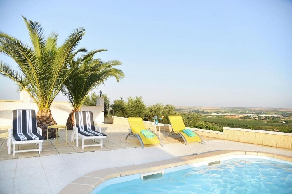 Photo of Outdoor in Lora Del Rio