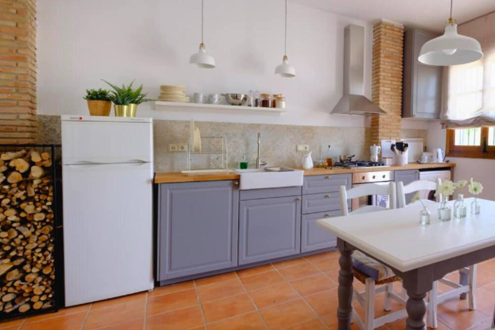 Photo of Kitchen in Alozaina