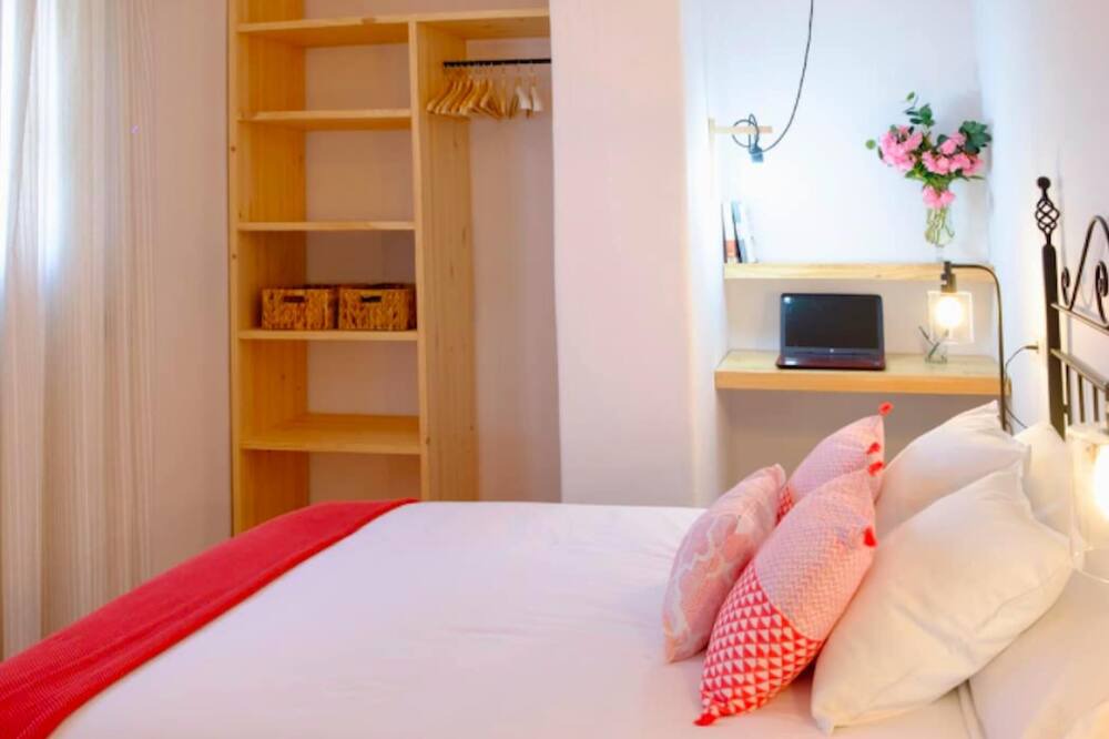 Photo of Bedroom in Alozaina