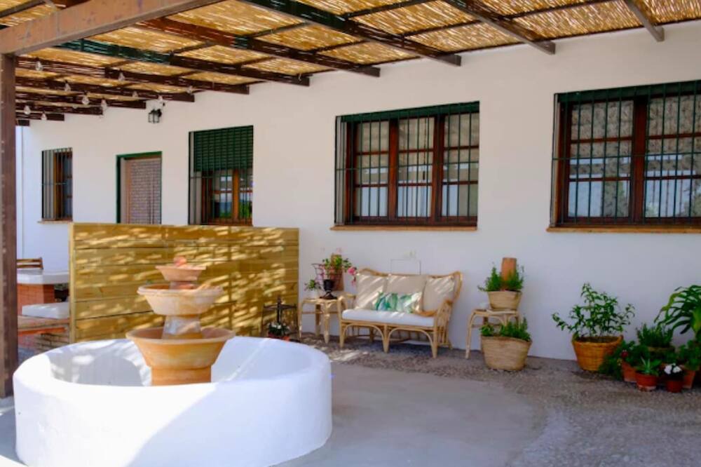 Photo of Patio Balcony in Alozaina