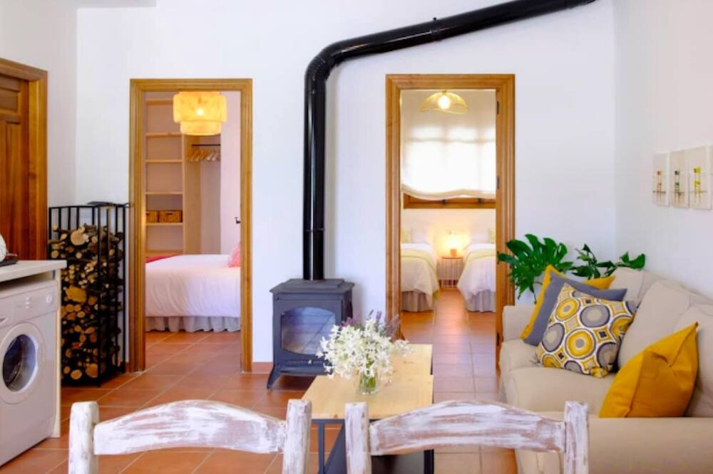 Photo of Livingroom in Alozaina